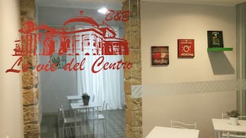 Tägliches inbegriffenes nach Wunsch zubereitetes Frühstück