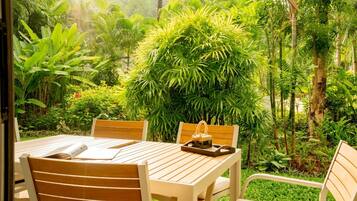 2-Bedroom Apartment | Terrace/patio