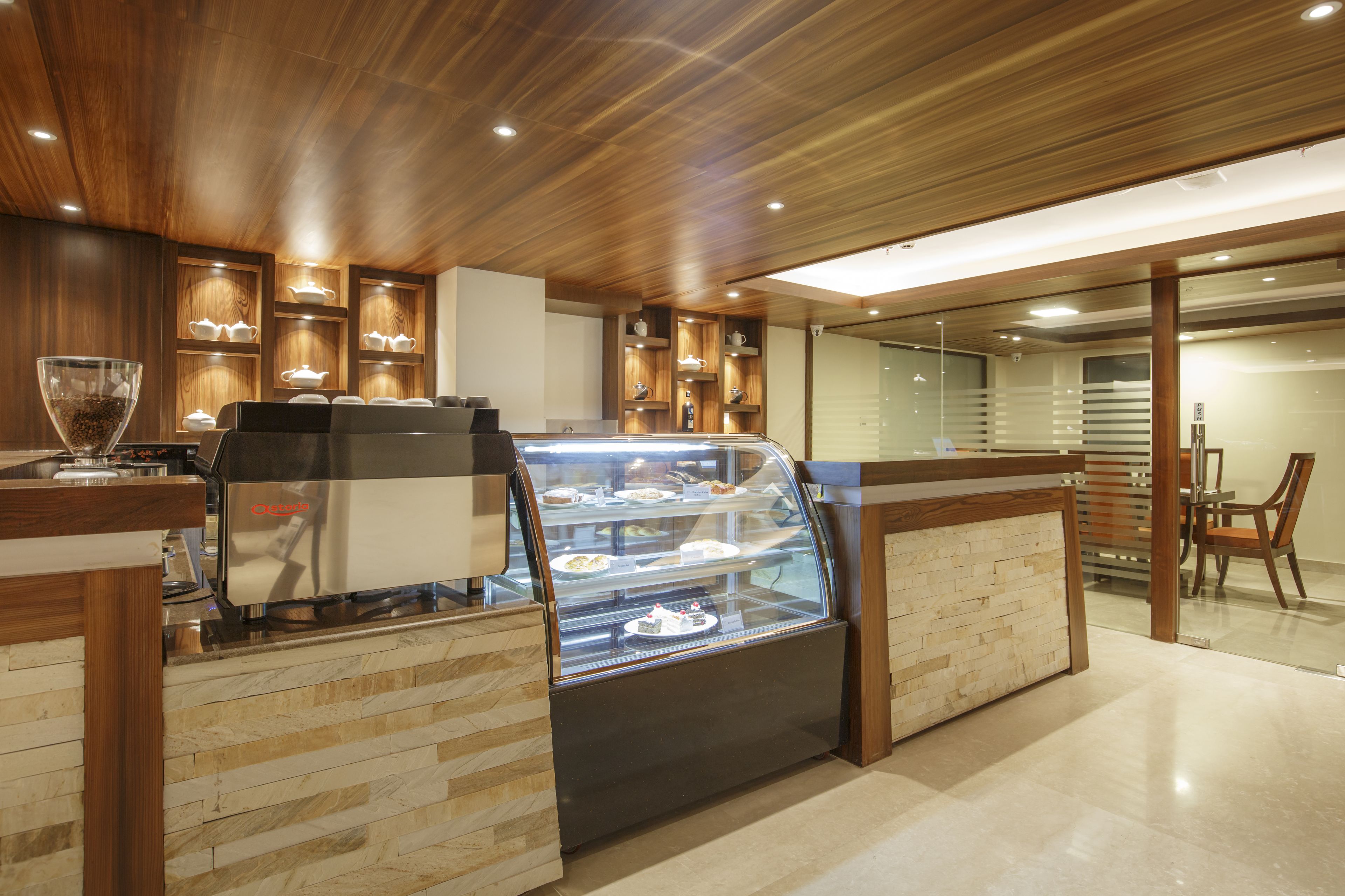 2 bars/lounges, poolside bar