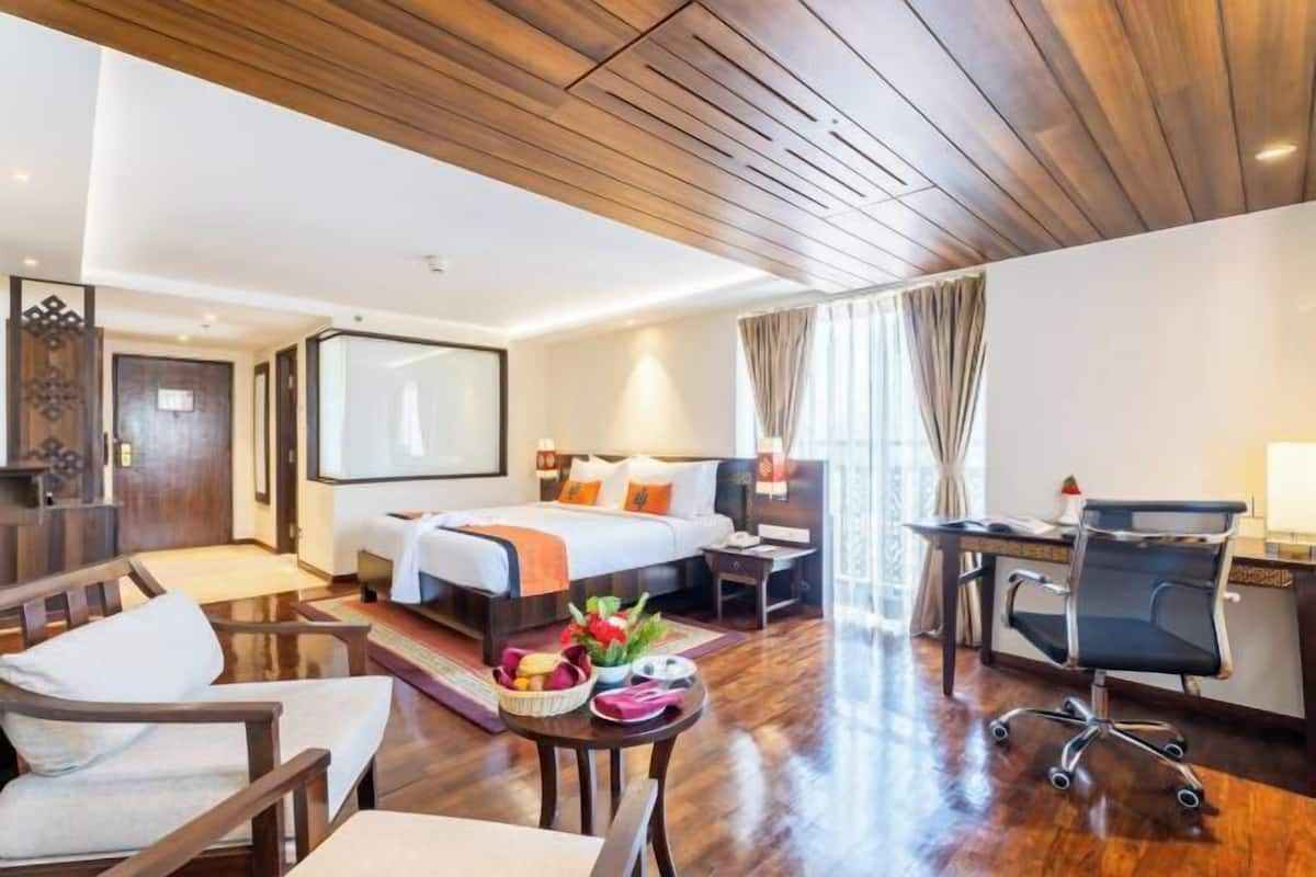 Premium bedding, minibar, in-room safe, desk