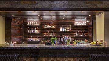 Bar junto a la piscina