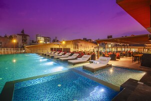 Outdoor pool, pool loungers