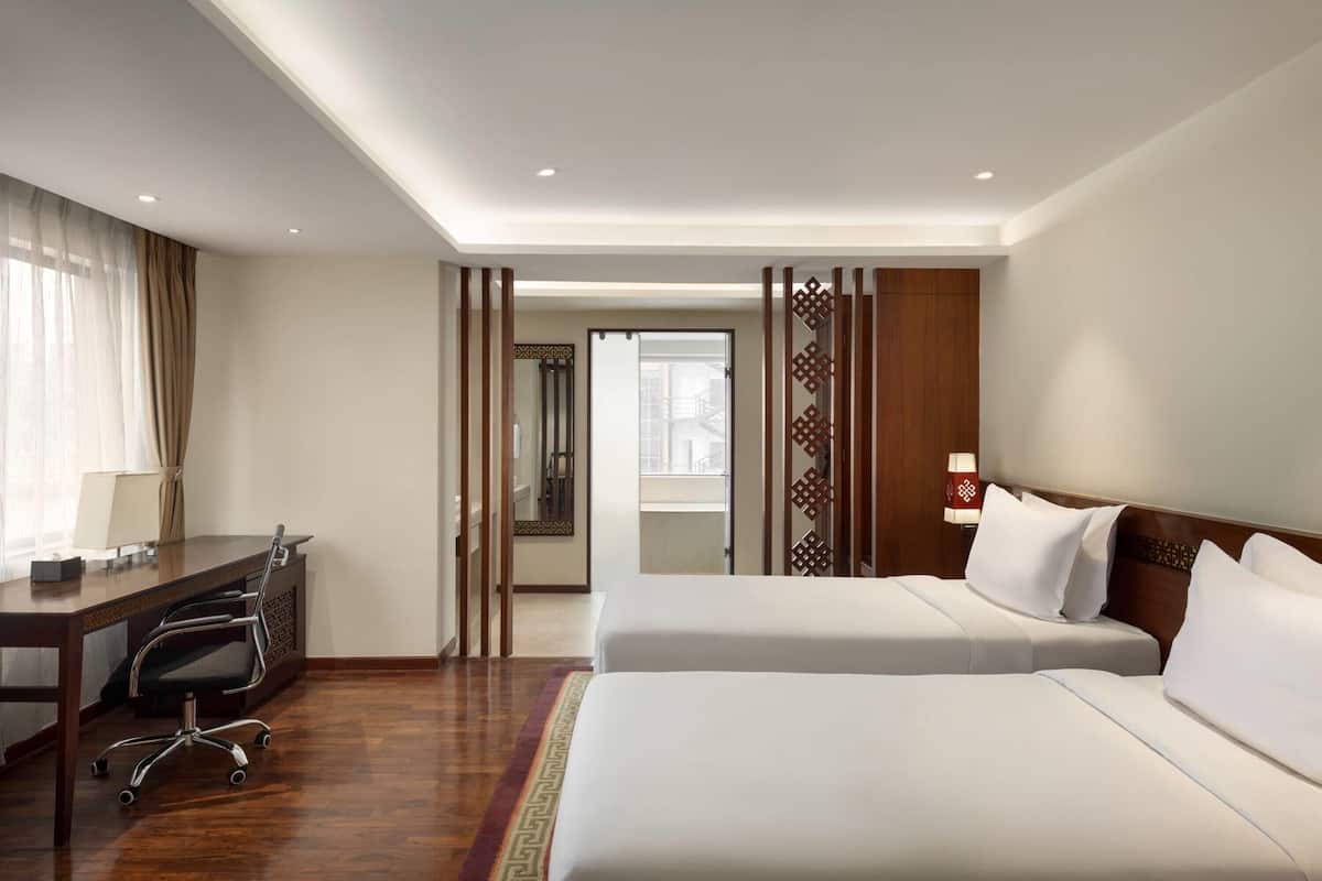Deluxe Room, 2 Twin Beds | Premium bedding, minibar, in-room safe, desk