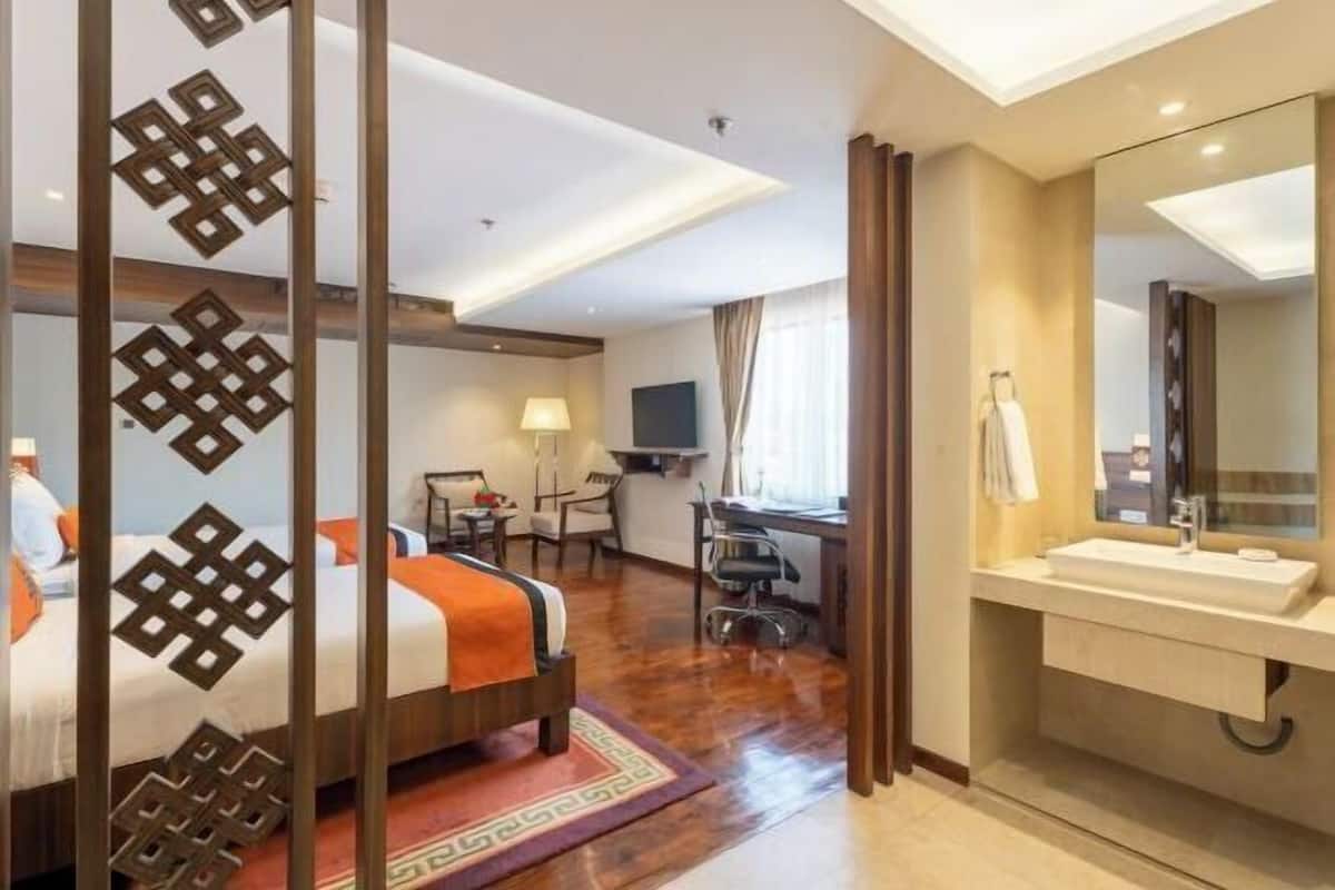 Premium bedding, minibar, in-room safe, desk