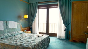 In-room safe, desk, laptop workspace, blackout curtains