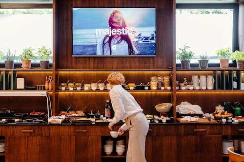 Buffet déjeuner servi tous les jours en supplément