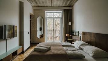 Business Double or Twin Room | Hypo-allergenic bedding, desk, blackout curtains, iron/ironing board