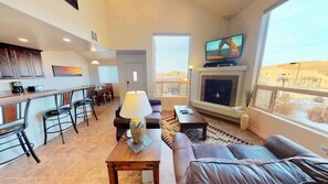 TV, fireplace