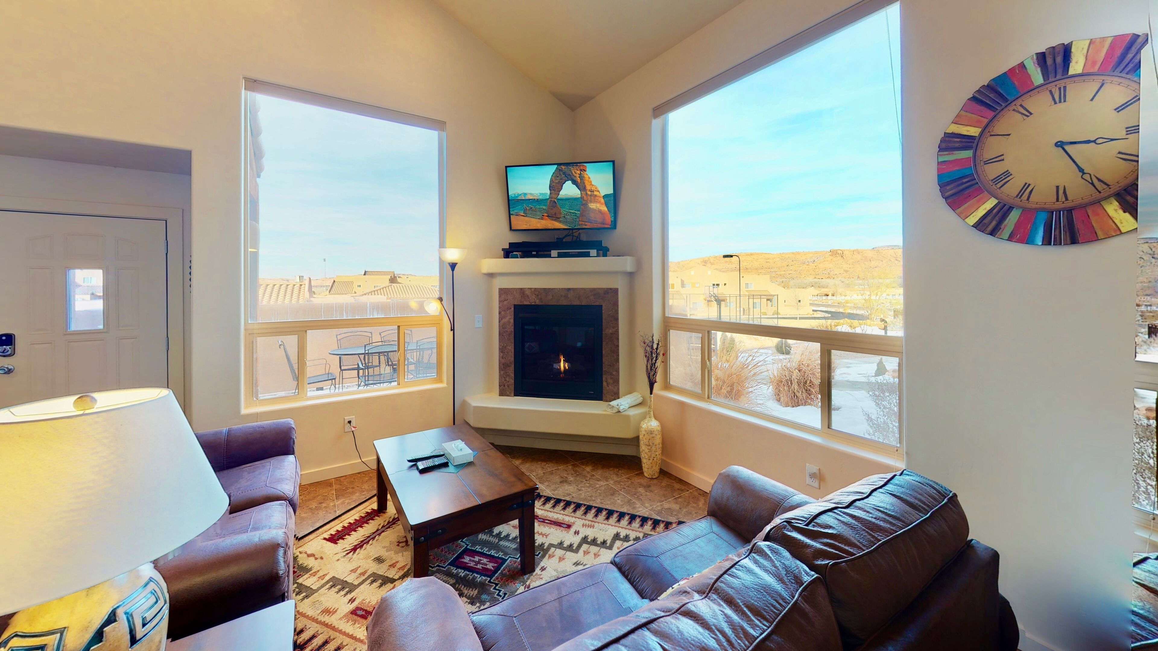 TV, fireplace