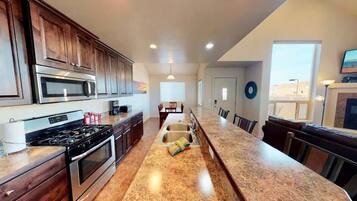 Coffee/tea maker, fridge, microwave, oven