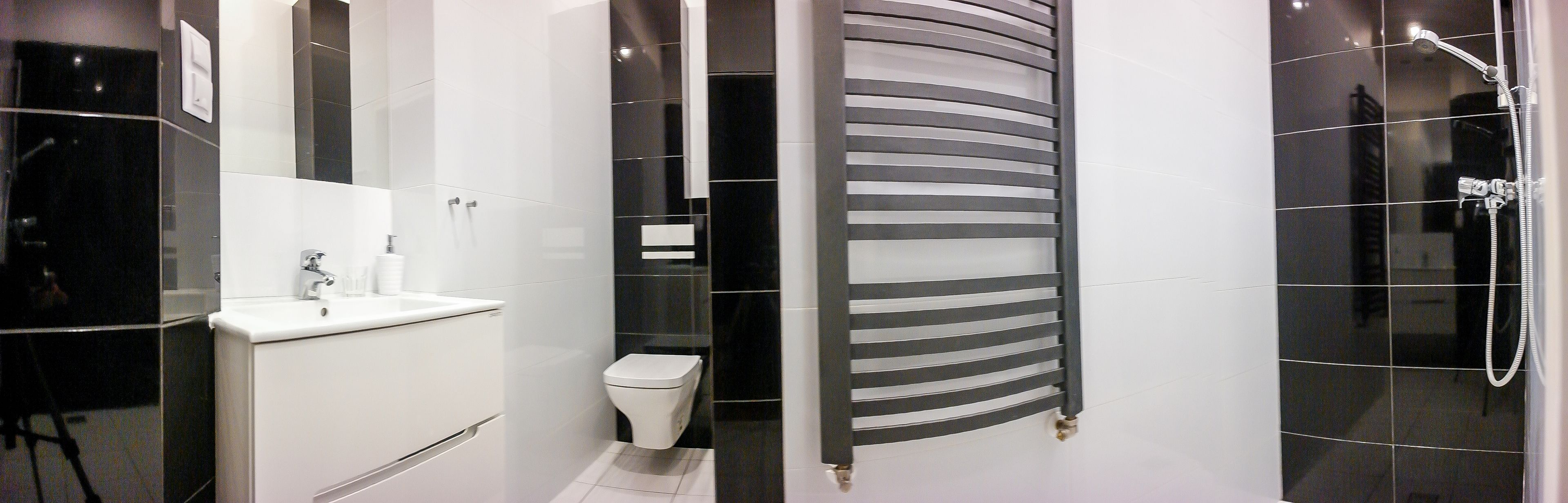 Kahden hengen huone | Kylpyhuone | Suihku, sadesuihkupää, hiustenkuivaaja, pyyhkeet