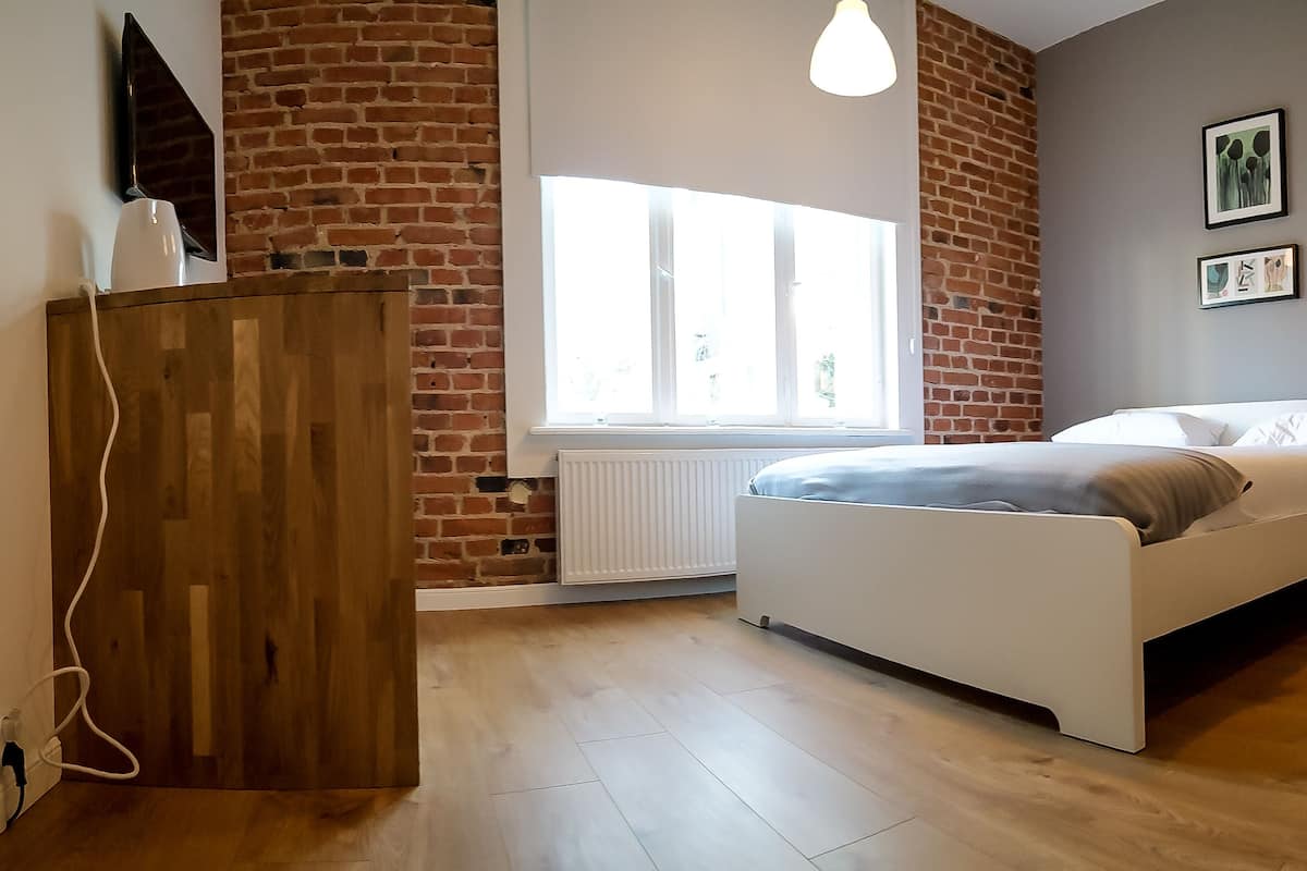 Cortinas blackout, tabla de planchar con plancha y wifi gratis