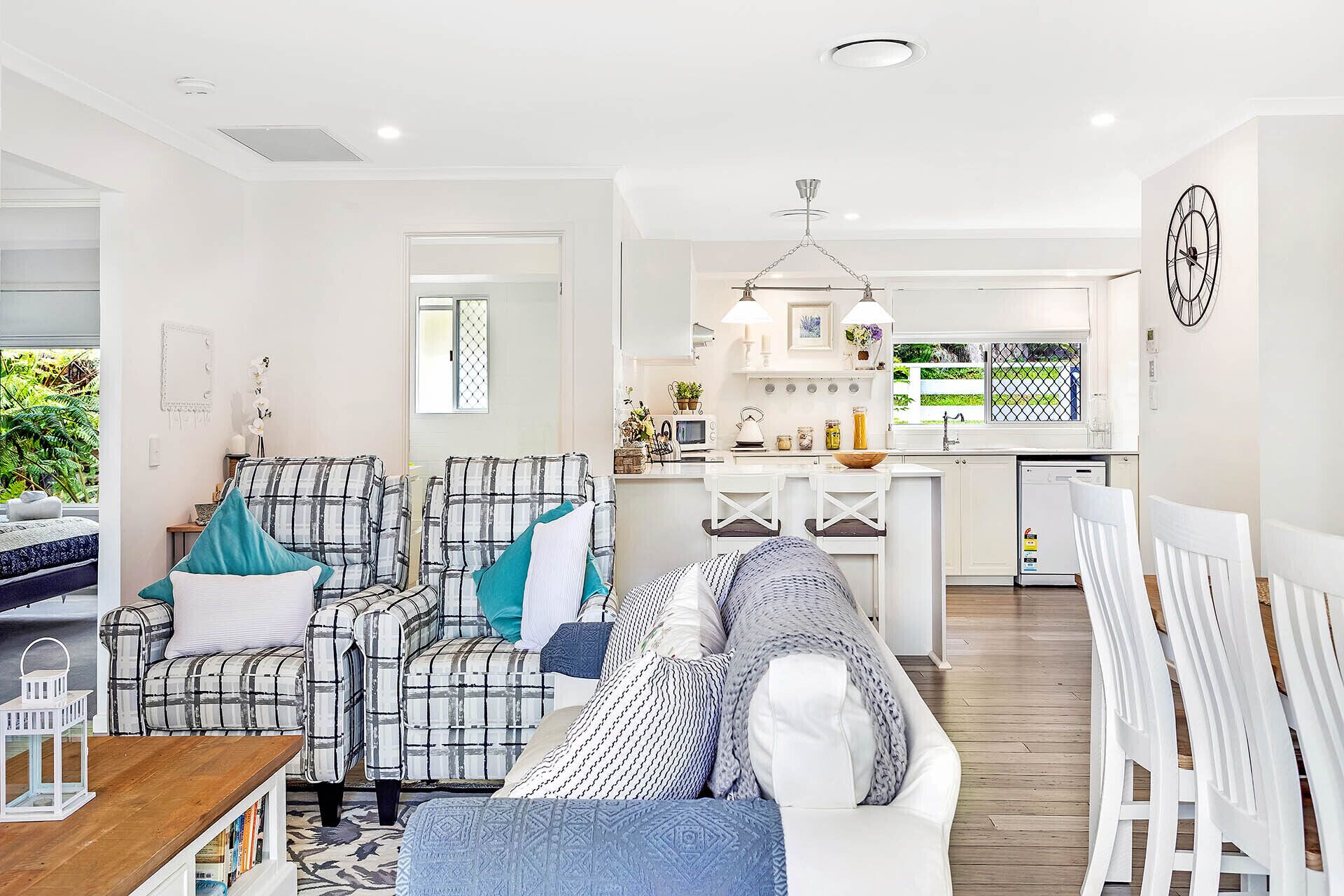 Tv, dvd-spelare och böcker