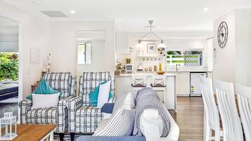 Tv, dvd-spelare och böcker