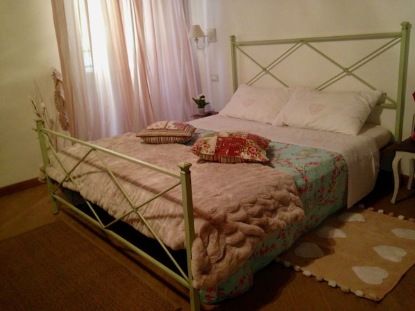 Egyptian cotton sheets, down duvets, free WiFi, bed sheets