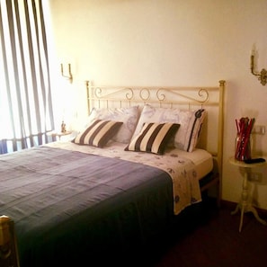 Egyptian cotton sheets, down duvets, free WiFi, bed sheets