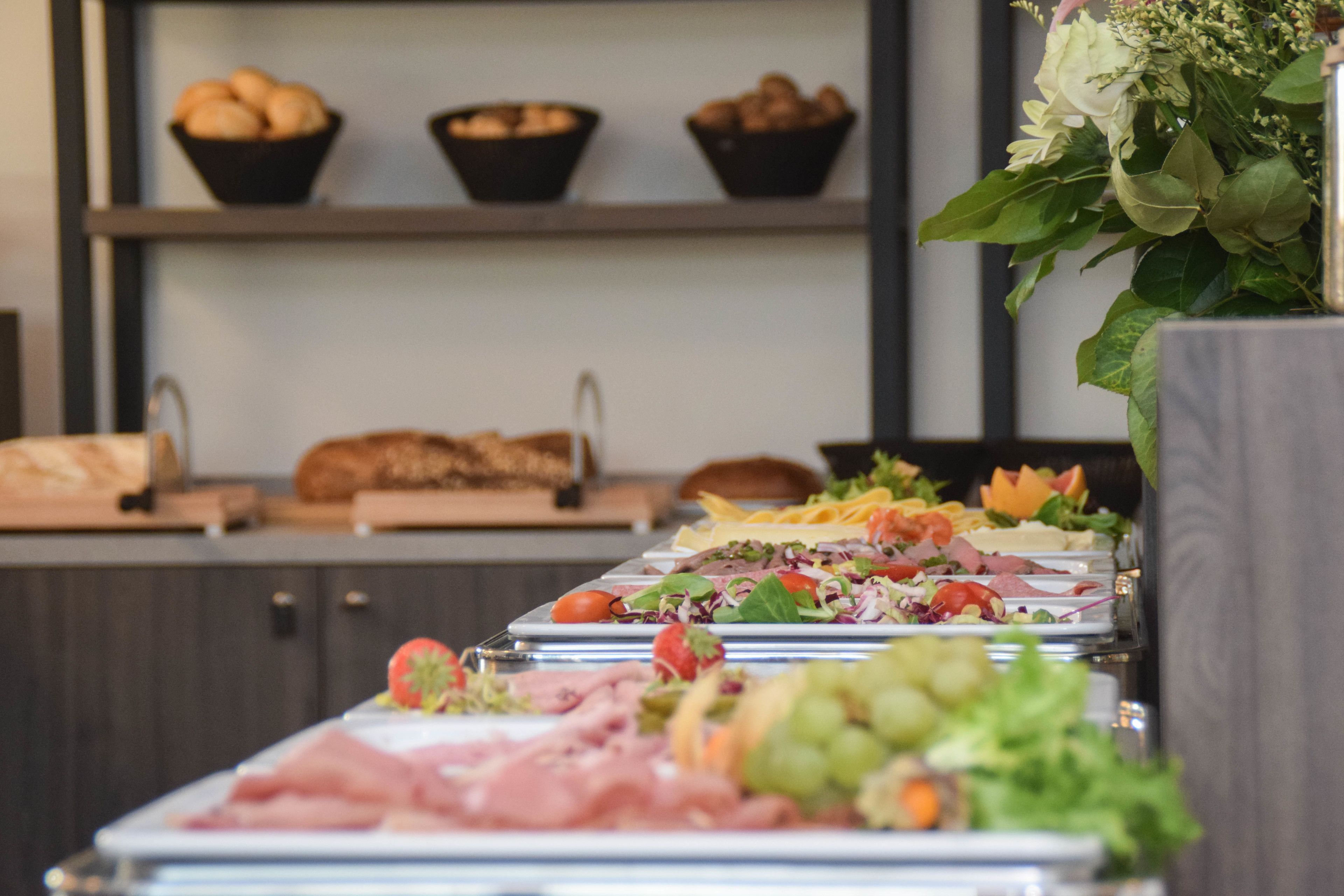 Tägliches Frühstücksbuffet gegen Gebühr