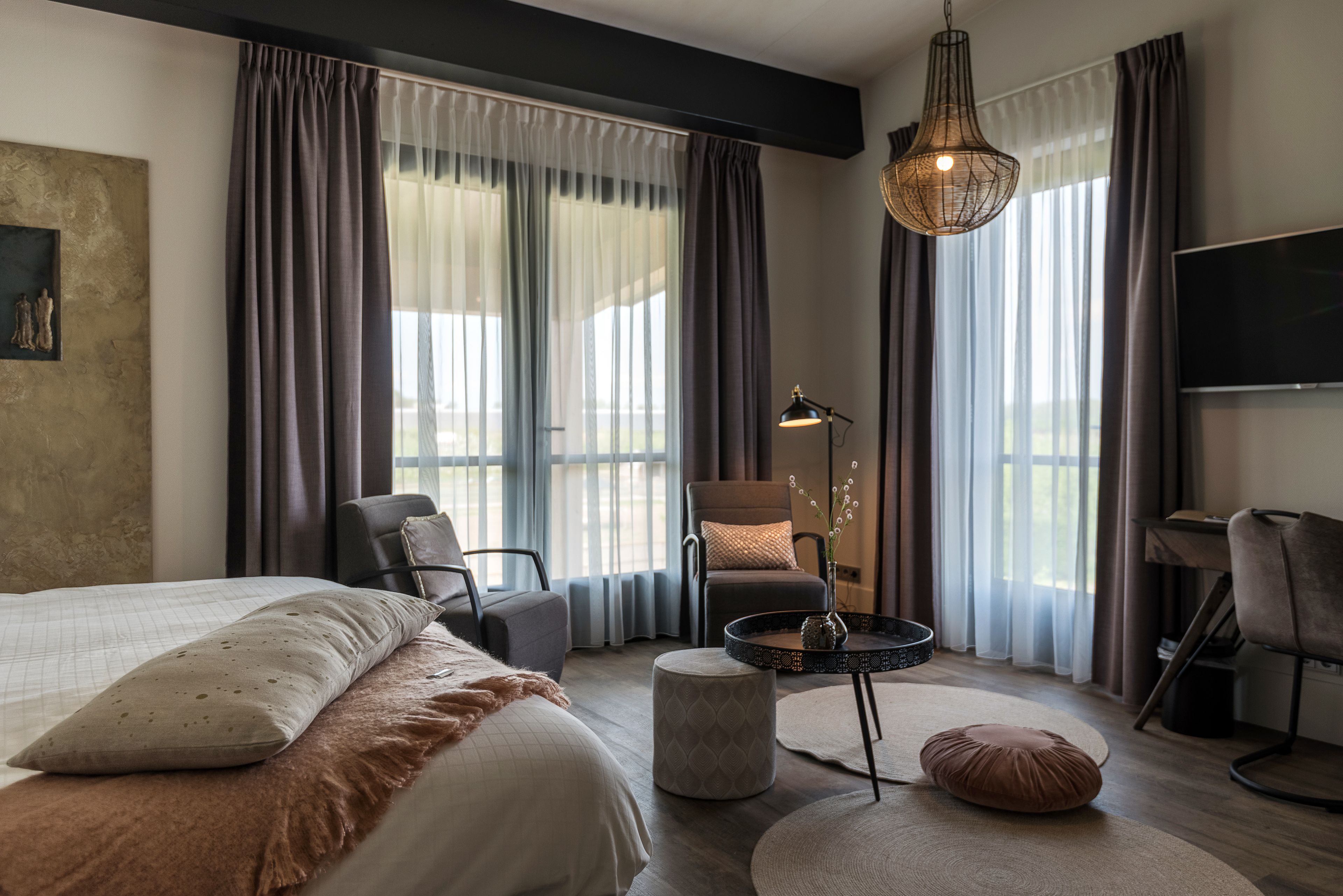 luxury suite, jetted tub | 1 bedroom, premium bedding, minibar, in-room safe