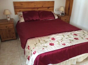 3 bedrooms, desk, iron/ironing board, travel cot