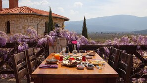 Free daily full breakfast 