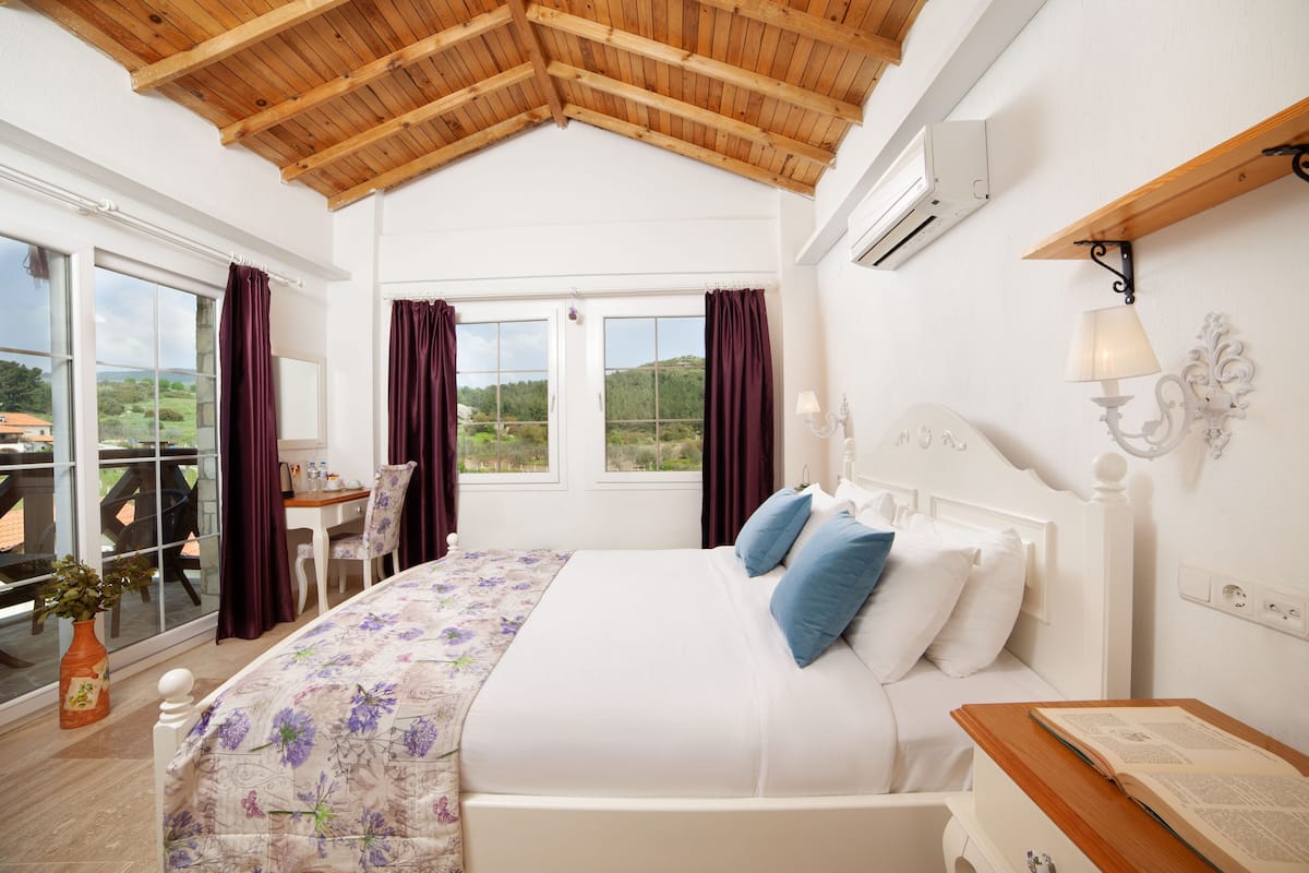 Premium bedding, in-room safe, desk, soundproofing