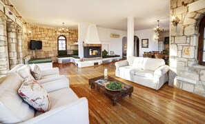 King Suite  | Living room