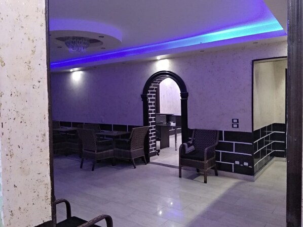 Interior entrance - Oasis Hostel (Cairo)