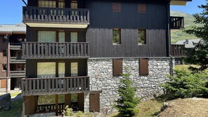 Exterior - Cozy studio in Méribel Mottaret, ski-in/ski-out, perfect for 2, non-smoker, no pets (Méribel)