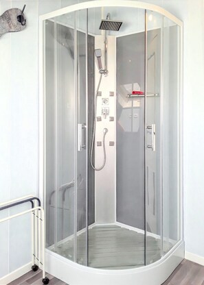 Shower - Homerez - Apartment in Selonnet (Selonnet)