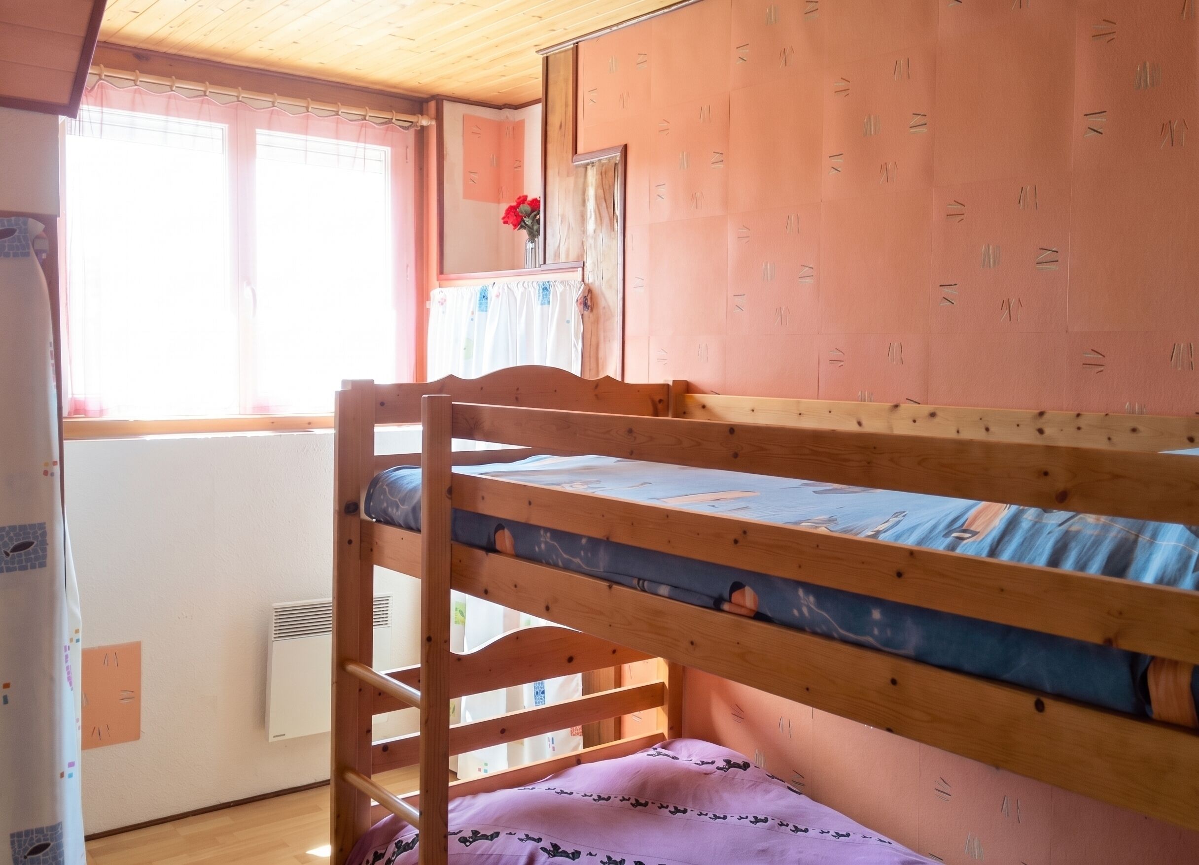 2 bedrooms, desk, iron/ironing board, travel cot