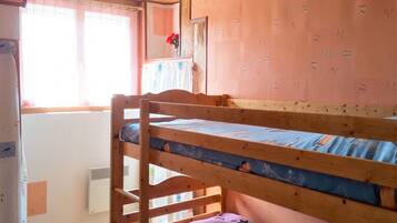 2 bedrooms, desk, iron/ironing board, travel cot