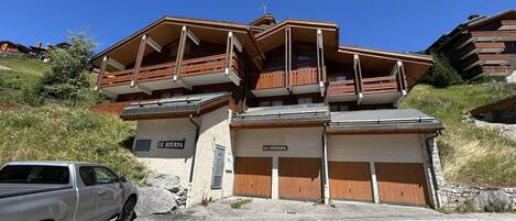 A multi-story building with a sign reading 'LE SHERPA'.