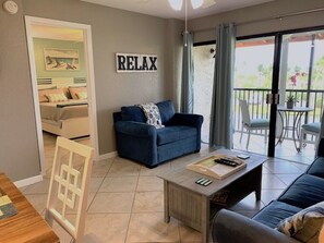 智能電視、乒乓球設施、書籍