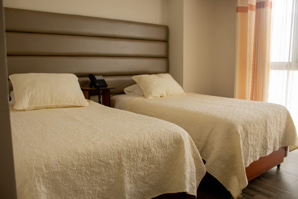 Minibar, free WiFi, bed sheets