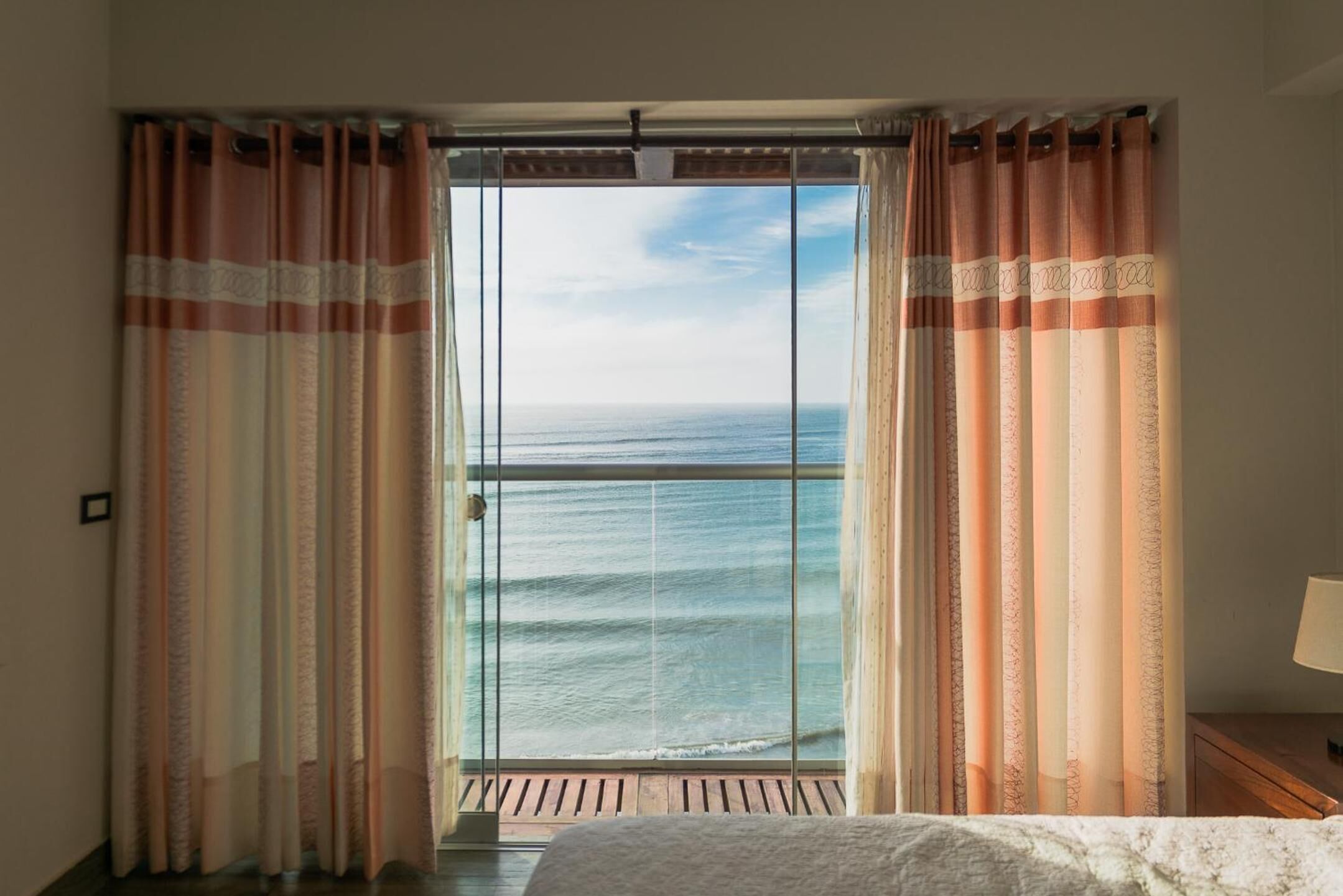 Minibar, wifi gratis y ropa de cama 