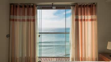 Minibar, free WiFi, bed sheets