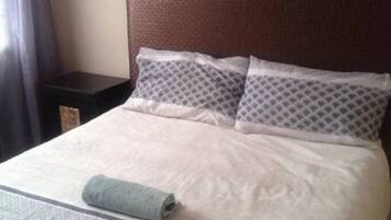 3 bedrooms, Frette Italian sheets, blackout curtains, soundproofing