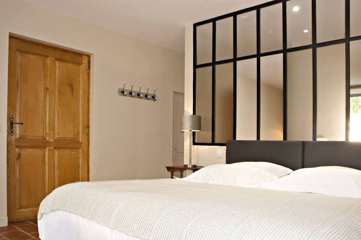 Dobbeltværelse (Platane) | Individuelt design, individuel indretning, skrivebord