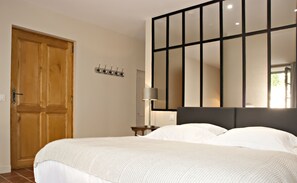 Dobbeltrom (Platane) | Individuelt dekorert, individuelt innredet og skrivebord