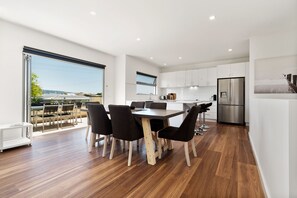 In-room dining - Rosewater Dromana (Dromana)