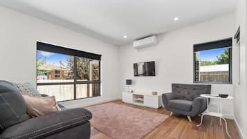 Pientalo, 2 makuuhuonetta (Rosewater 3) | Oleskelualue | Älytelevisio, Netflix