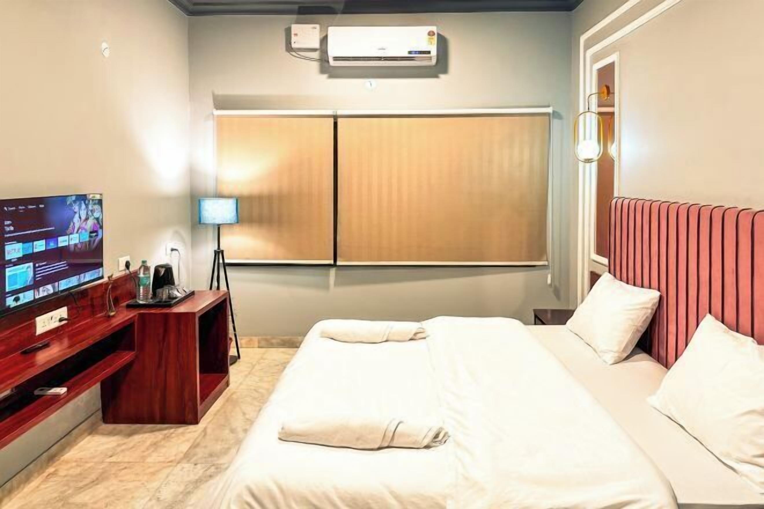 Blackout curtains, free WiFi, bed sheets