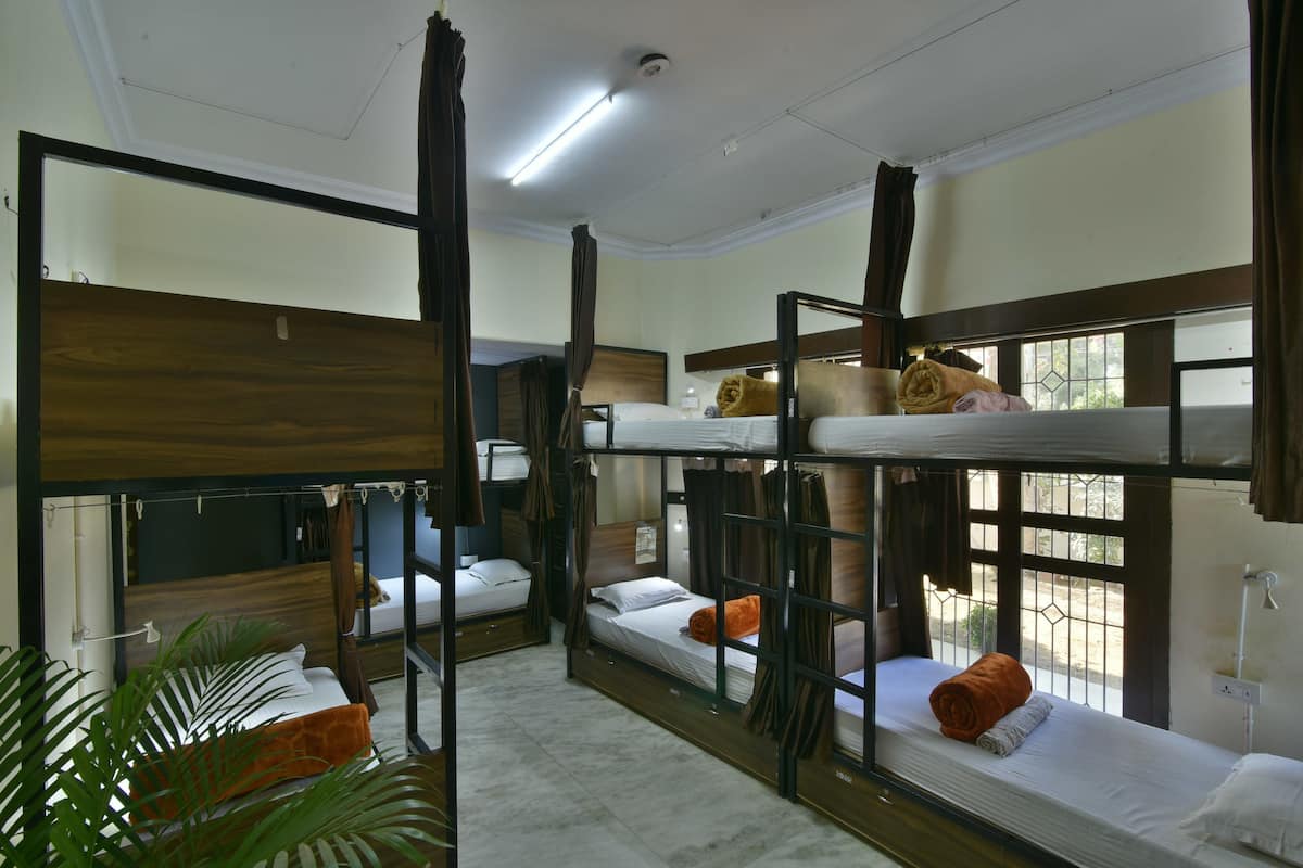 Habitación | Cortinas opacas, wifi gratis, ropa de cama