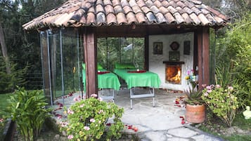 Sauna, tab panas, bilik wap, urut tuaman batu, urutan tisu mendalam