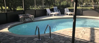 Pool house 3 chambres. Quartier calme