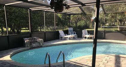 3 bedroom Pool home. Quiet Neighbourhood