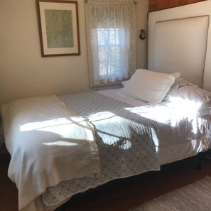 1 bedroom, iron/ironing board, free WiFi, bed sheets - Olde Post Office Cottage at Pemaquid Point (New Harbor)