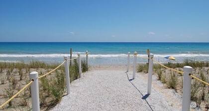 Charming House 3/2 on Waterway in Nettles Island Resort near Beach, Pools & Fun!