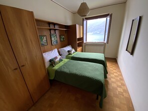 3 bedrooms, desk, iron/ironing board, travel crib - Lake Front with Large Balcony, Lake Access & Boat Dock (NESSO)
