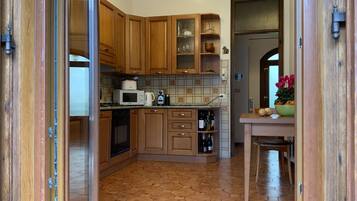 Kylskåp, ugn, spishäll och diskmaskin